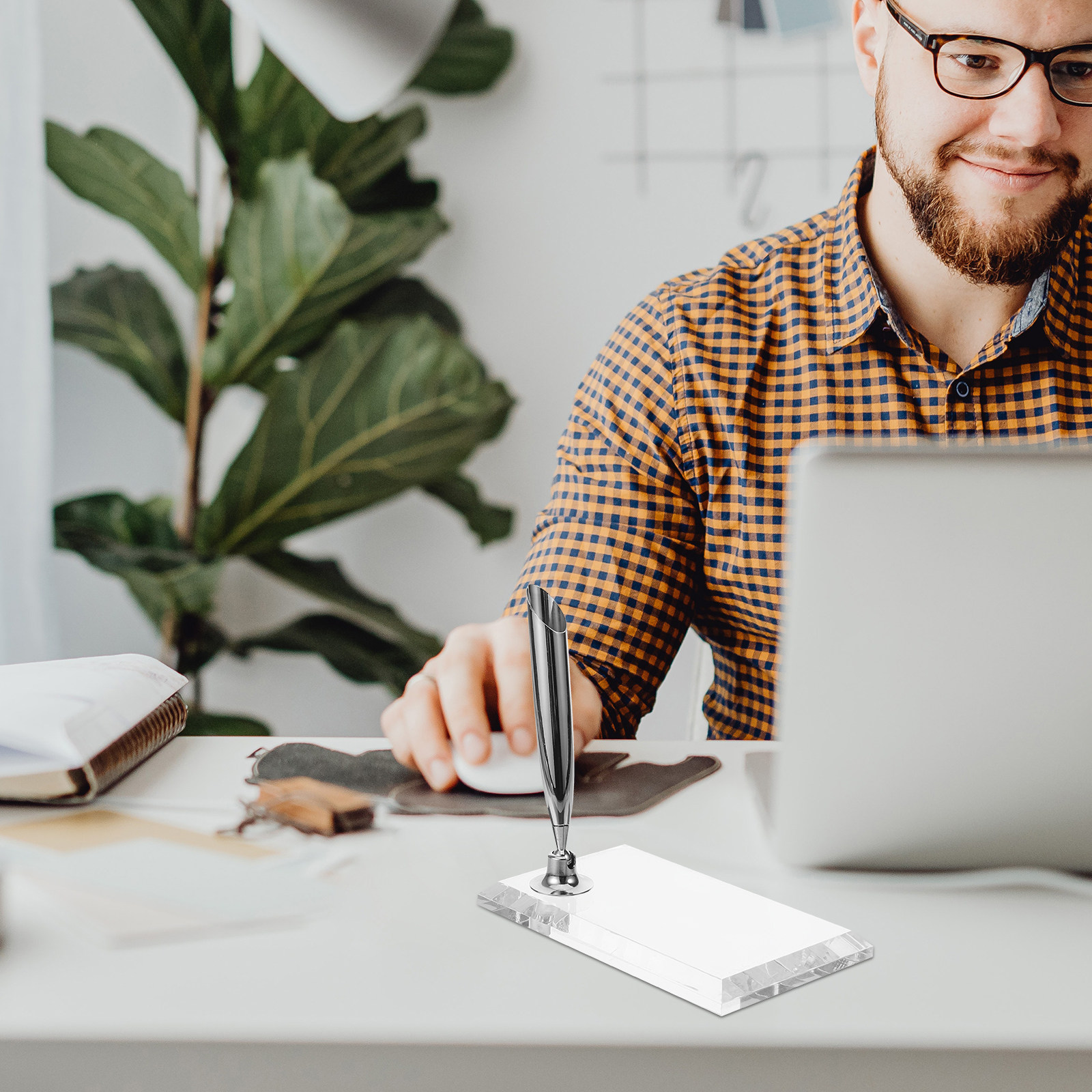 Single Pen Holder Acrylic Desk - مراجعة Pen Rest Single وسعره